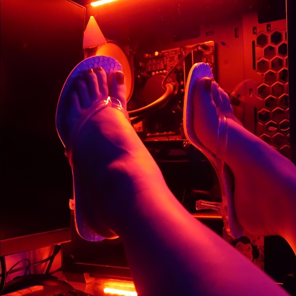 Clear To See Heels - Picture 2 of 8